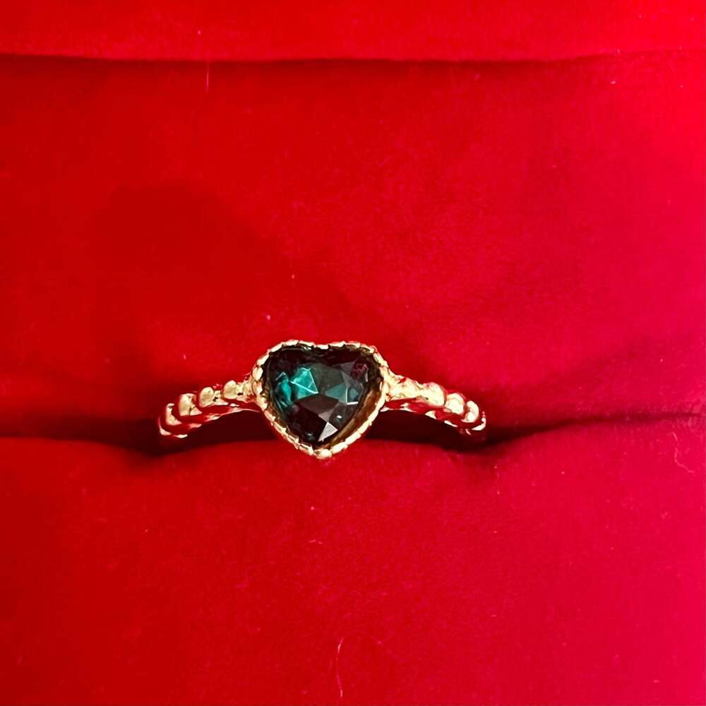 Precious Heart Shaped Emerald Twisted Ring Size 6
